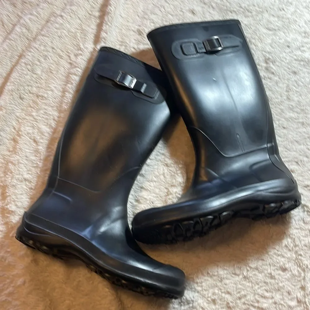 Men’s midcalf kamik rain boots size 6
